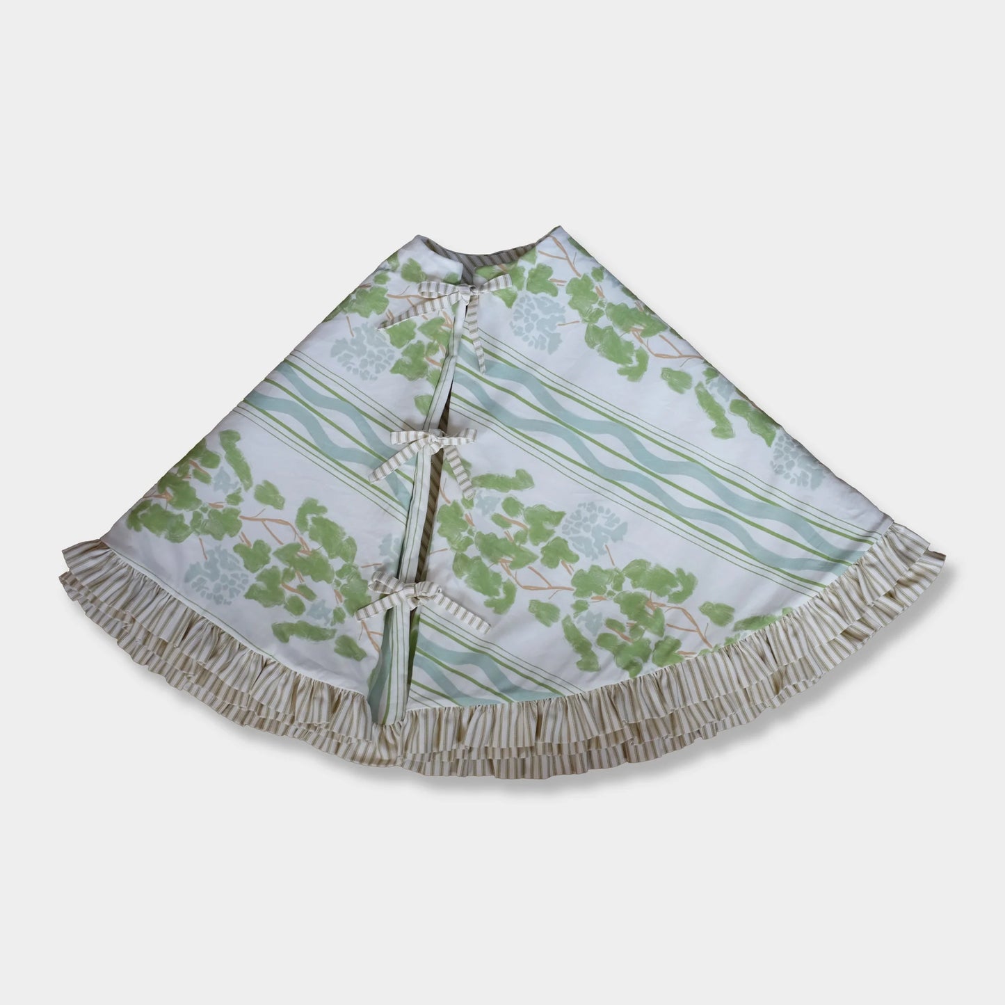 Lulie Wallace Tree Skirt in Clara Fabric