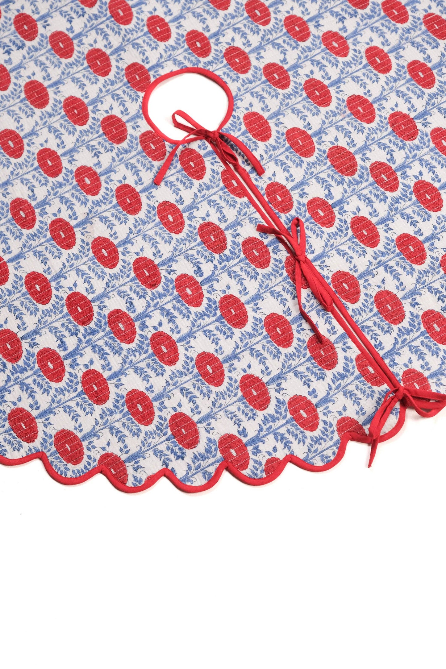 Scalloped Blockprint Quilted Tree Skirt in Araminta Red