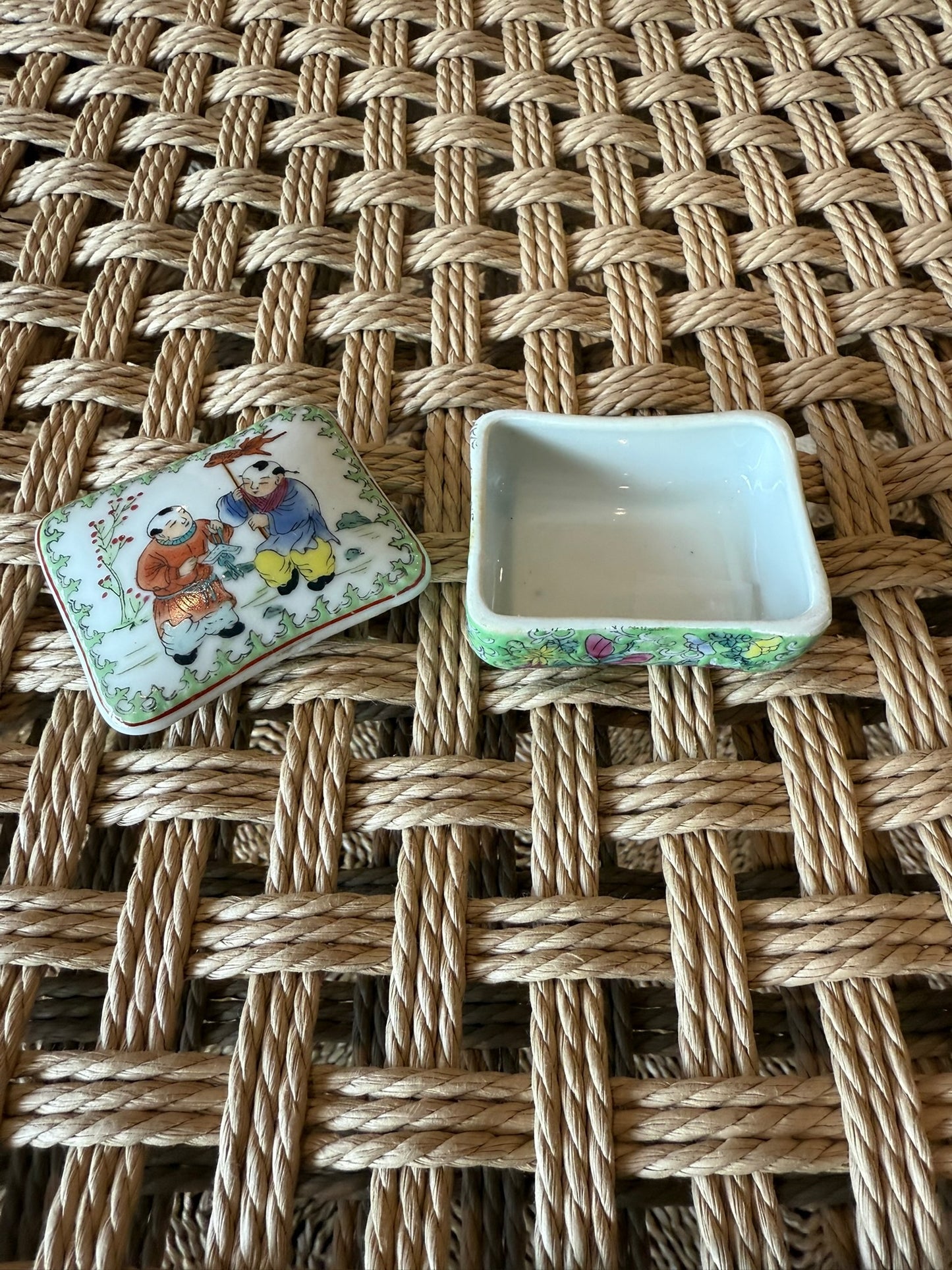 Small Chinoiserie Trinket Box