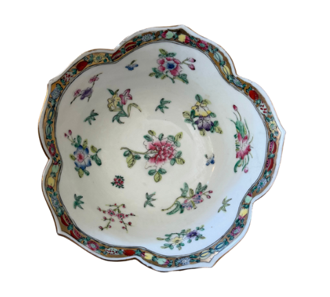 Medium Rose Medallion Scalloped Bowl