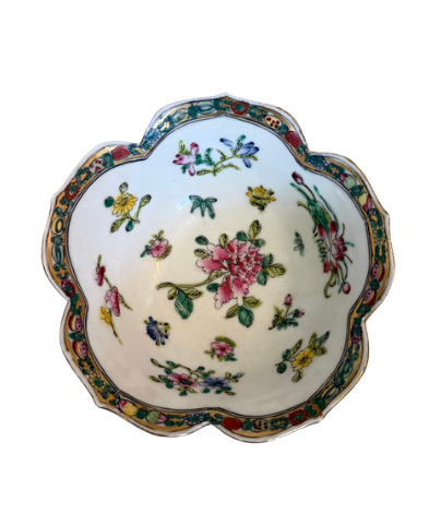 Small Rose Medallion Scalloped Bowl